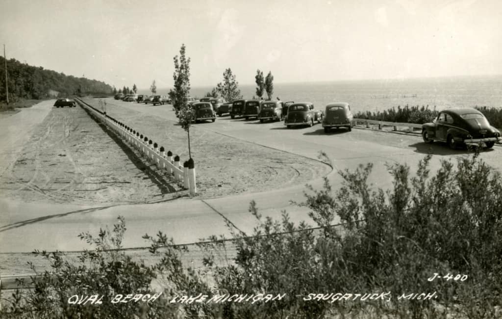 Historic photo of cars parked along the Oval Beach lot, circa 1939